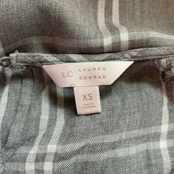 LC Lauren Conrad Gray & White Plaid Print Bell Split Back Top Xsmall Women’s - Picture 12 of 14